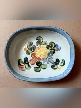 1997 Louisville Stoneware Country Flower Blue Oval Serving Bowl 9.5”x7.5”x2.5”